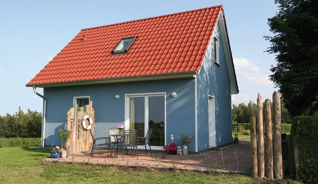 "Söt`Hafenhus" at the idyllic, small harbor, with a wide view of Bodden meadows in Pruchten