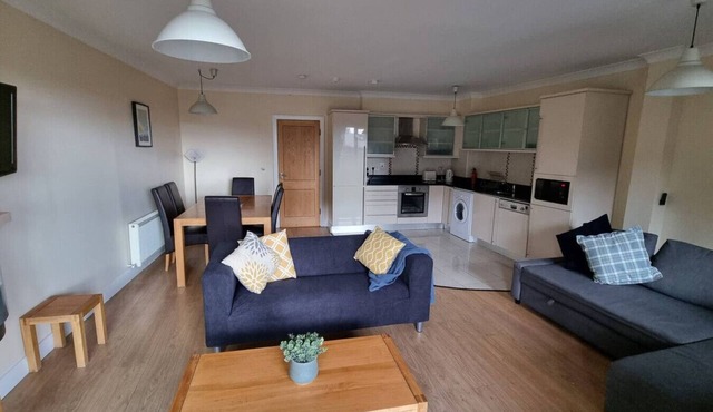 Spacious 2 Bed Apartment w/balcony in Dublin 8