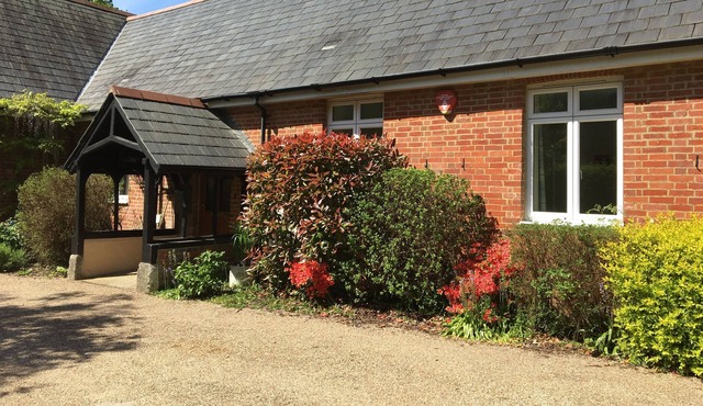 Spacious 3 bedroom Old School House nestled in the New Forest countryside in Lyndhurst