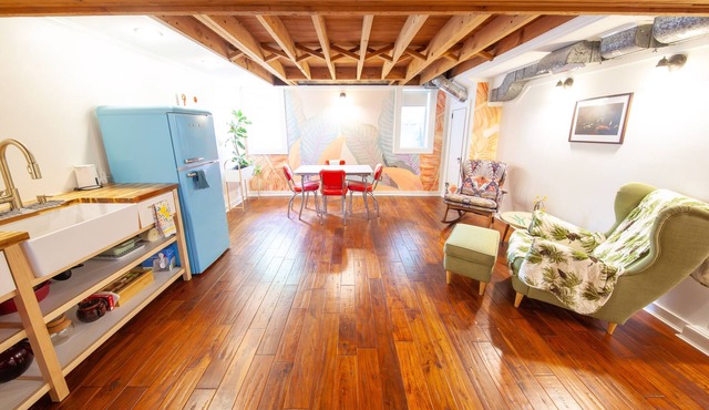 Spacious & Comfy city retreat, w/lux steam shower! In the heart of the Portland. in Portland
