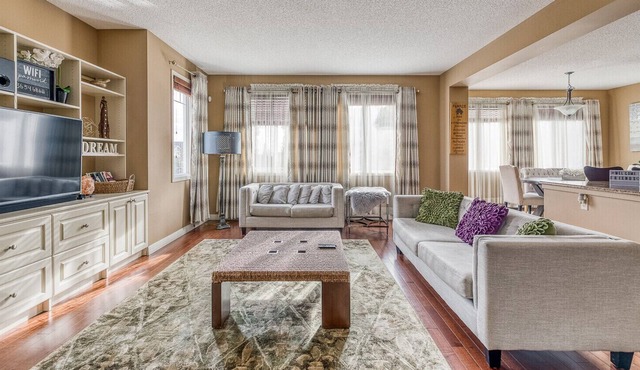 Spectacular 5 BD Home With Theatre Room! in Calgary