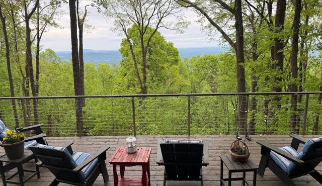 Spectacular Mountain Retreat- Serene Views!- The Groovy Groundhog in Ararat