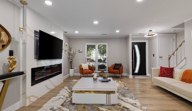 Step into Absolute luxury, Smart Home- We welcome long stay in Woodbridge