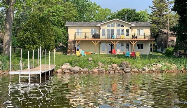 Sunview Cottage - Five Bedroom Cottage, Sleeps 10 in Keene