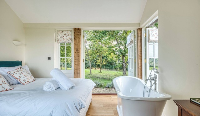The Cider Barn - Gorgeous 2BD Near Bath in Bath