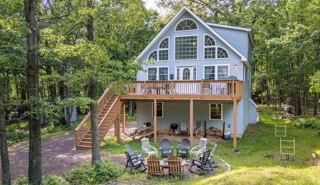 The Nest at Brier Crest by AvantStay | Game Room, Expansive Deck & Fire Pit in Blakeslee