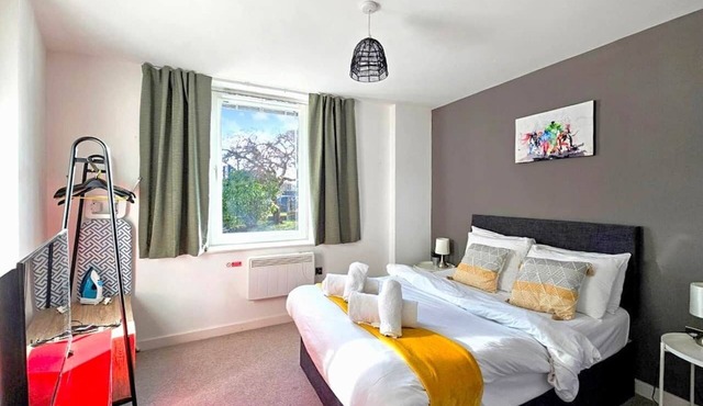 The Post House One by Fortuna Property Portfolio, The Post House One Apartment in Gloucester District