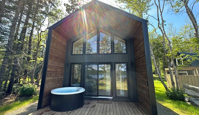 Tiny 1 (private hot tub) in Meteghan River