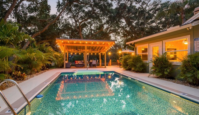 Tropical Retreat near beaches with amazing Pool, Cabana, Hot Tub & Patio areas! in Palm Harbor