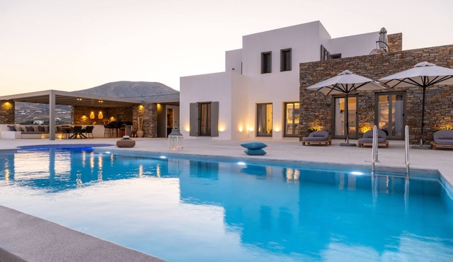Villa Golden Bay in Paros