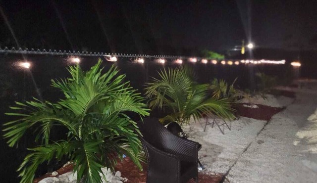 Villa in Freeport, Bahamas, close walking distance to crystal clear beach water. in Freeport