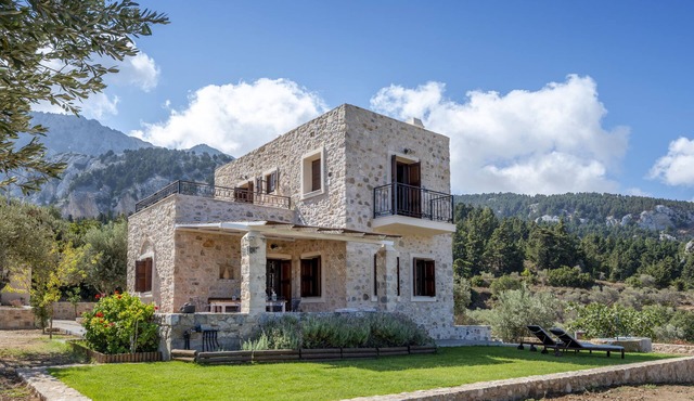 Villa Lagoudi Stone House in Λαγουδι Ζία