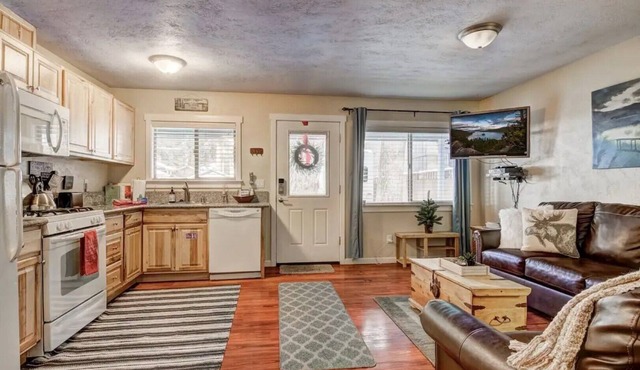 Walk 2 Lake & Beaches Dining Shopping from your LakeHouse in South Lake Tahoe