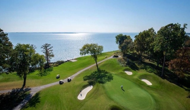 Walk to beaches, large beautiful 2bdrm two bath, "Kingsmill on the James" in Williamsburg