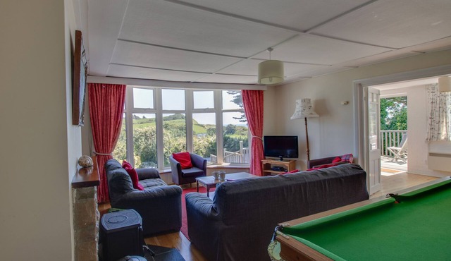 WATERSON, pet friendly, with open fire in Osmington in WEYMOUTH