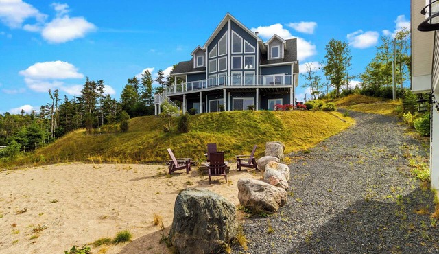 Where unforgettable weekends begin. Gather with family and friends in this spacious waterfront Lake house featuring a hot tub, stunning sunset views, and room for everyone to reconnect and celebrate. in Whitbourne