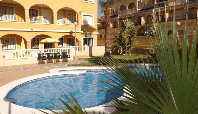 Wonderful terrace appartment seaview walk to shops and bars British TV in Villamartin