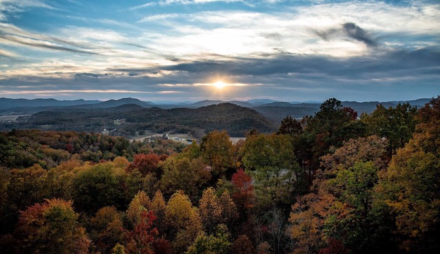 YonderCabin: a Modern Cabin with Views for Days in Murphy