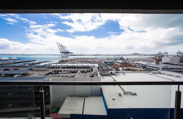 Central Harbour Views Apartment in Auckland