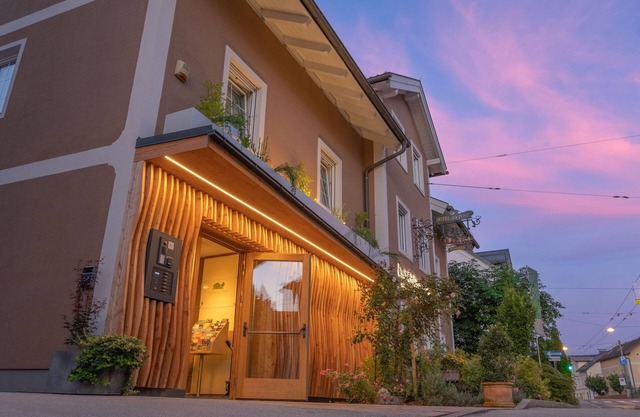 Triple room with shower, toilet - The Green Hotel zur Post in Salzburg