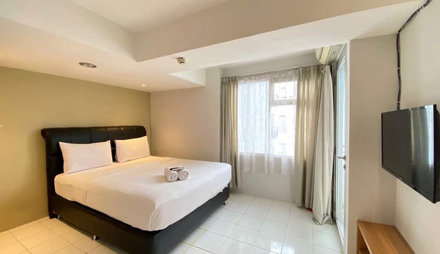 Spacious Studio Apartment At Jarrdin Cihampelas in Bandung
