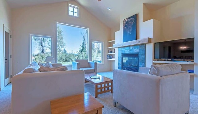 Teton Homestead: Bunkbeds, Private Deck, Targhee in Driggs