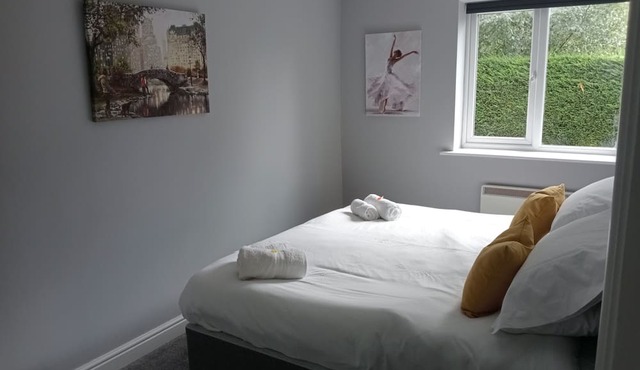 2 bed-Sleeps 4-Private Garden-Free Parking in York