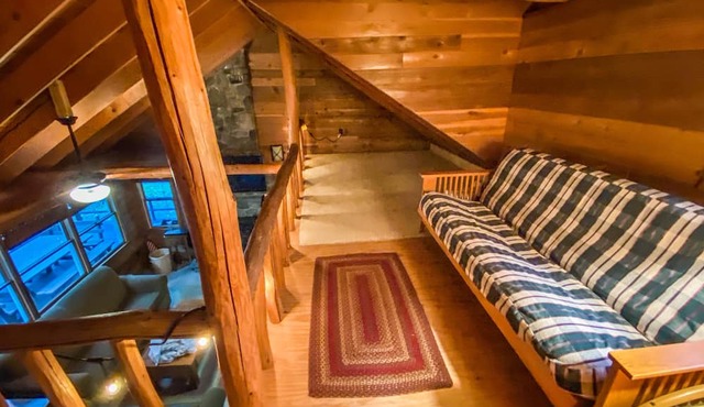 Cozy Lake View Cabin on Lake Wallenpaupack with beach area access! in Lake Ariel