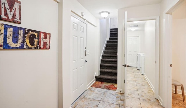 Oceanside.500 feet to beach access! Lovely home! in Corolla