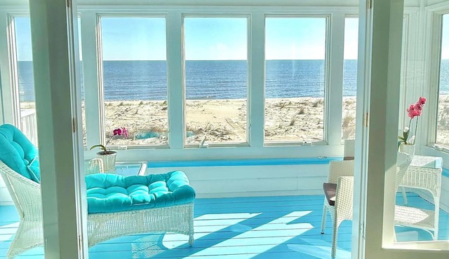 Unique retreat right on the beach - unwind and reconnect -linens - child items in Milton