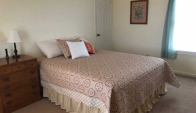 Relax and enjoy a quiet, country get-away at Lucky Star Farm! in Culpeper