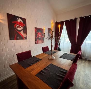 Red Silence I Design Suite im Koblenz in Bendorf