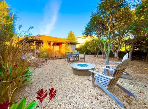 LuxeC Carmel Cottage in Carmel
